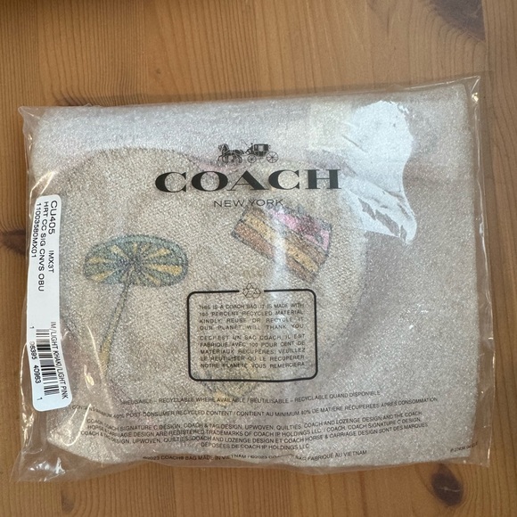 ❤️ Coach X Observed By Us Heart Coin Case In Signature Canvas - Picture 5 of 10